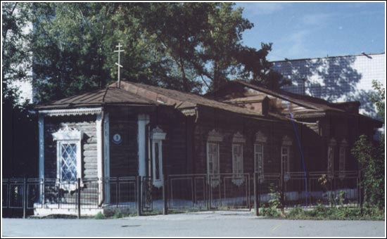 Храм в честь Покрова Пресвятой Богородицы (1997).
