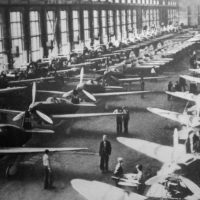 В цеху авиастроительного завода №153 (им. В.П. Чкалова) в годы Великой Отечественной войны